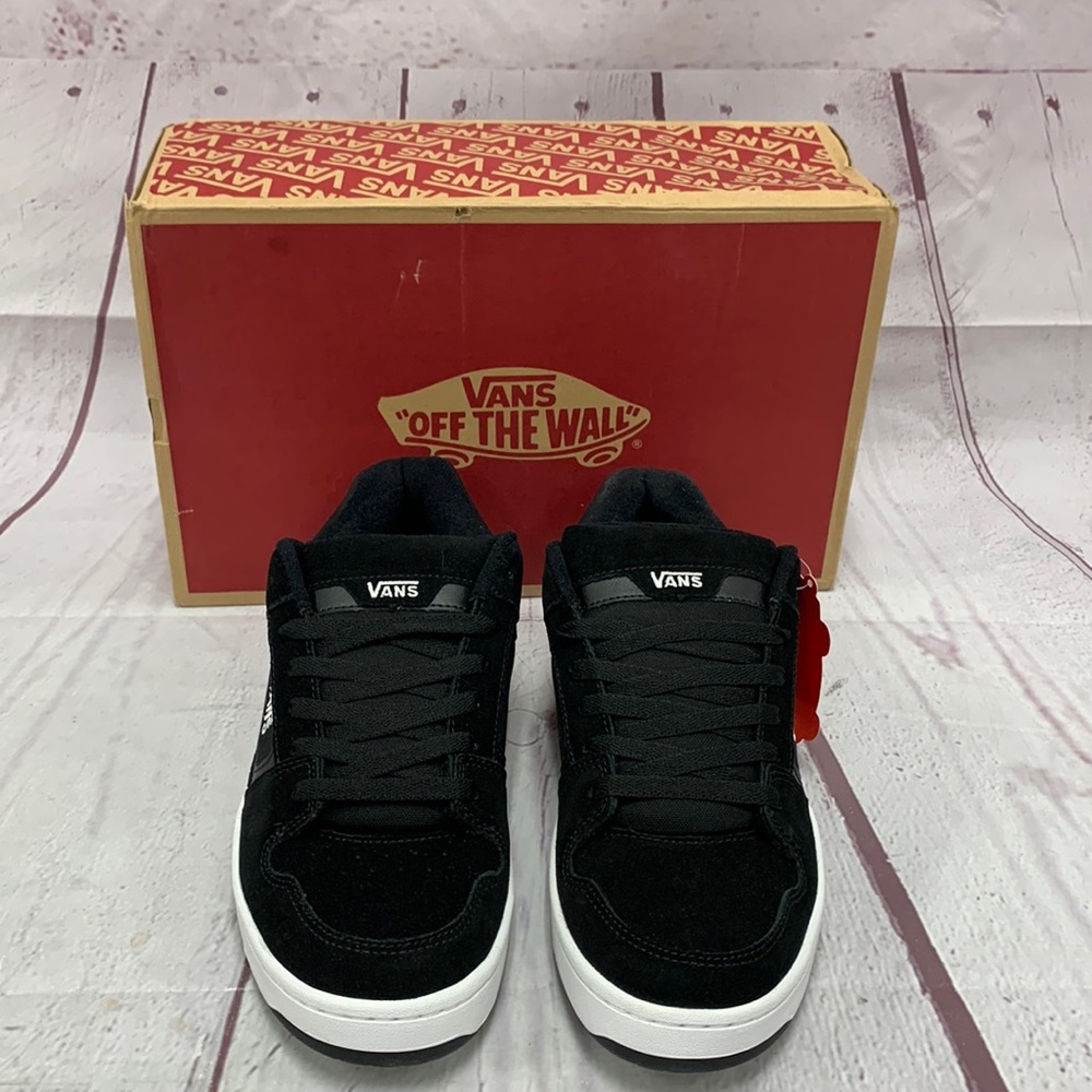 Vans Docket Suede Skate Shoe Size 10 Men NWT